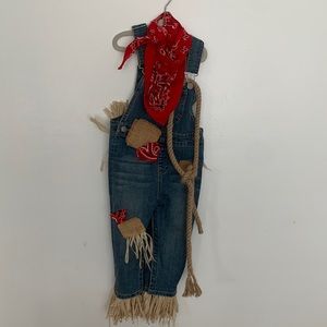 Halloween costumes scarecrow